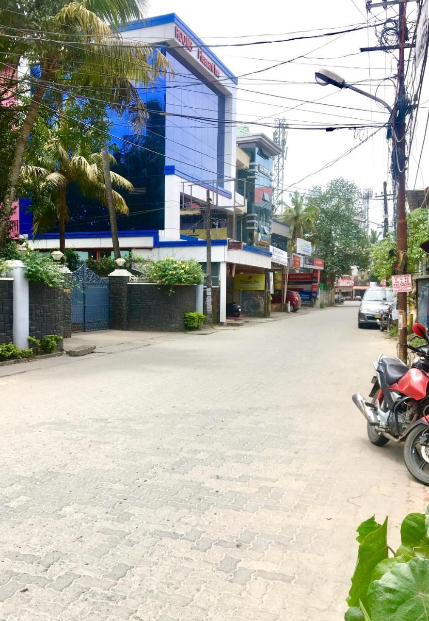 Kochi Pleasant Inn מראה חיצוני תמונה